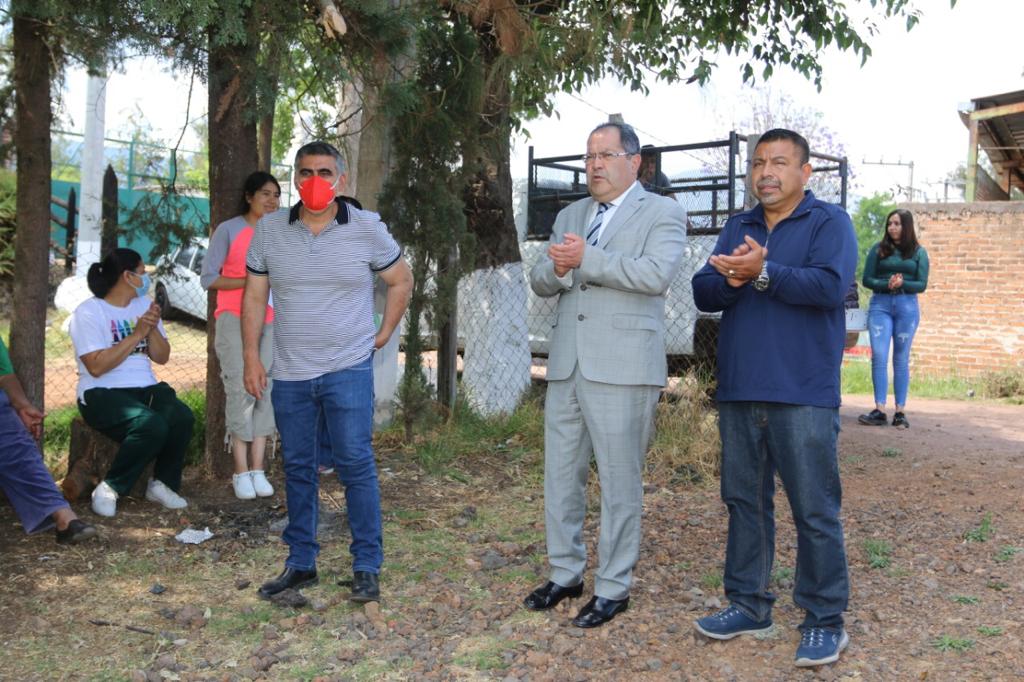 José Luis Téllez entregó despensas y cobijas dentro de las acciones de asistencia social