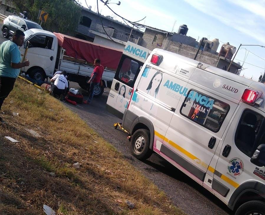 Volcadura de una camioneta sobre la carretera Morelia – Charo, dejó como saldo dos heridos de gravedad