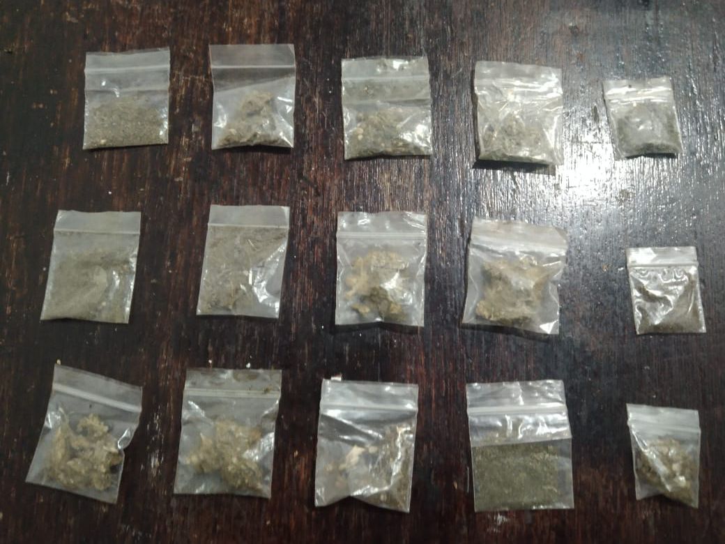 Tras operativo en Contepec, SSP aprehende a uno en posesión de 20 envoltorios de drogas.