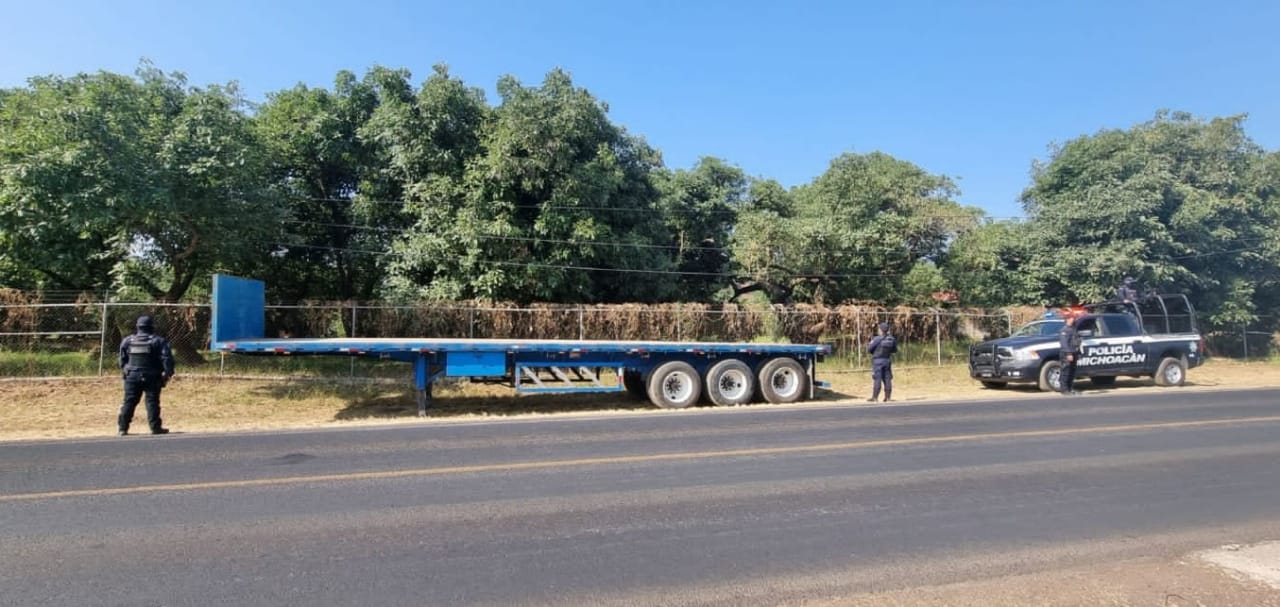 SSP asegura en Uruapan semirremolque con reporte de robo.