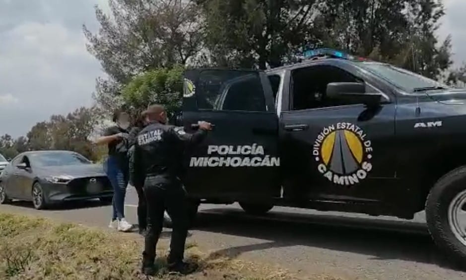 Policía de Caminos de la SSP apoya con traslado de mujer embarazada.