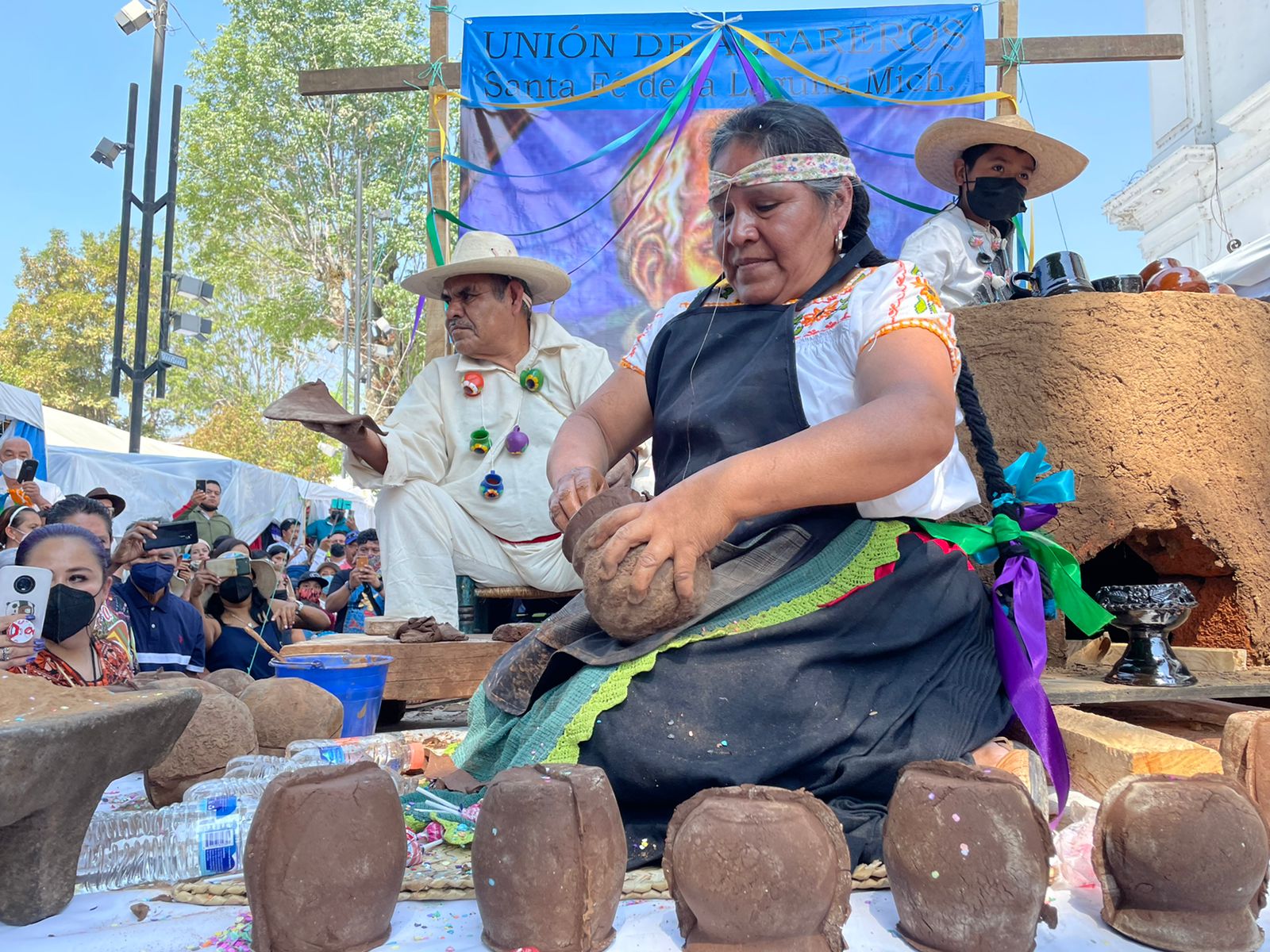 Inicia Tianguis Artesanal de Domingo de Ramos en Uruapan.