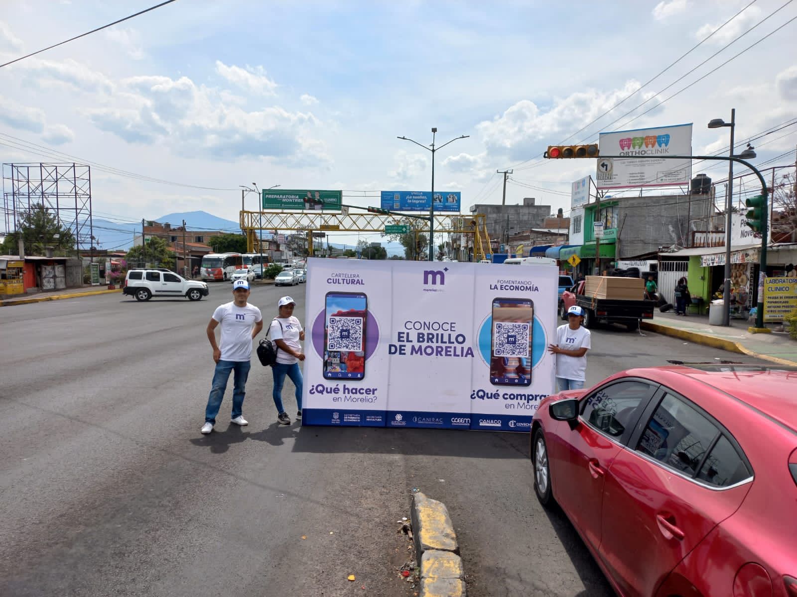 Recibe Sefeco a turistas con información cultural y lugares para visitar y comprar.
