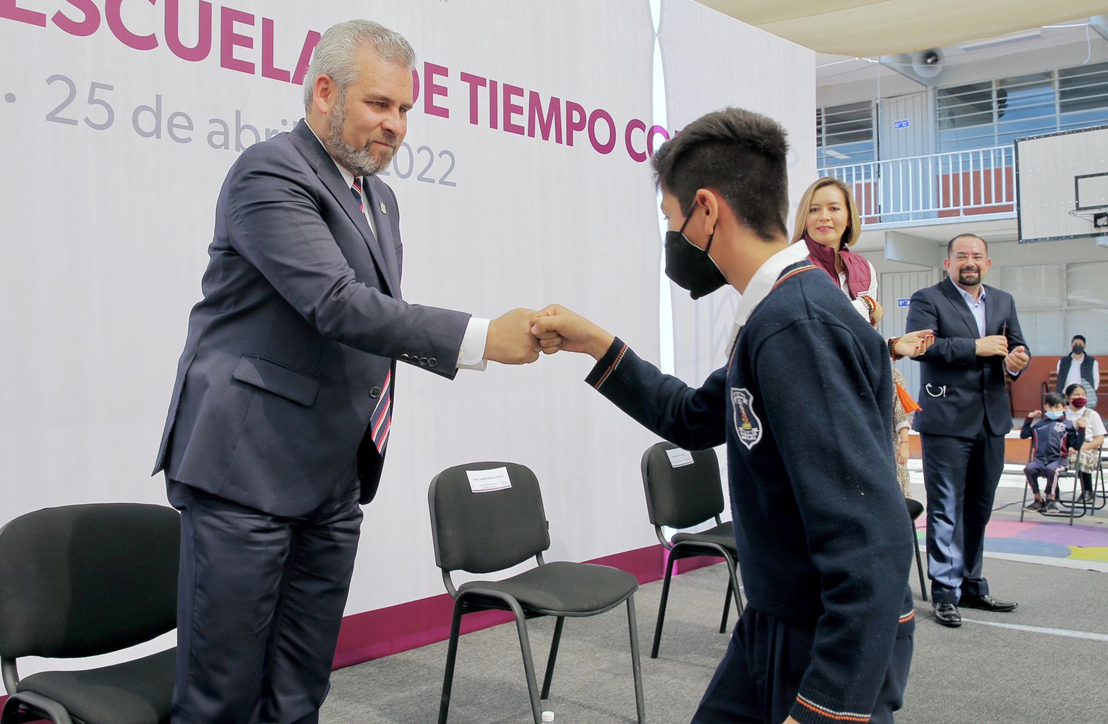 Reactiva Bedolla Escuelas de Tiempo Completo en Michoacán.