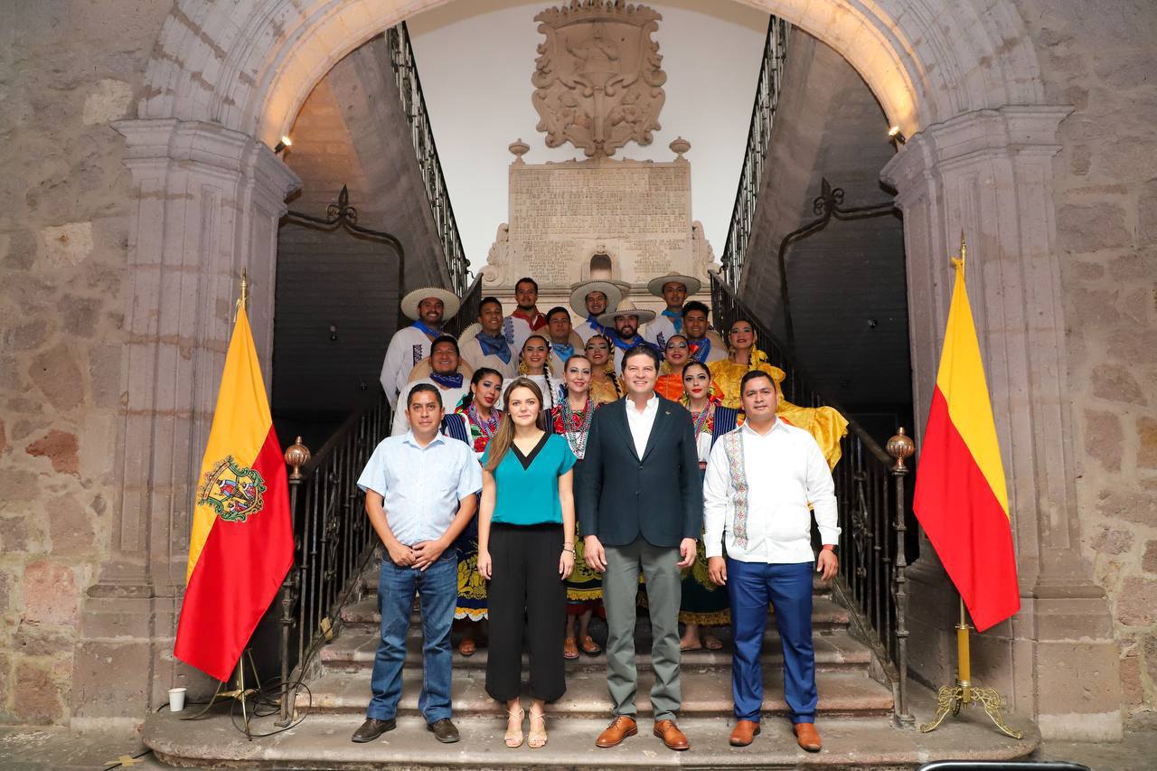 Presenta Alfonso Martínez el primer Ballet Folklórico del Ayuntamiento de Morelia.