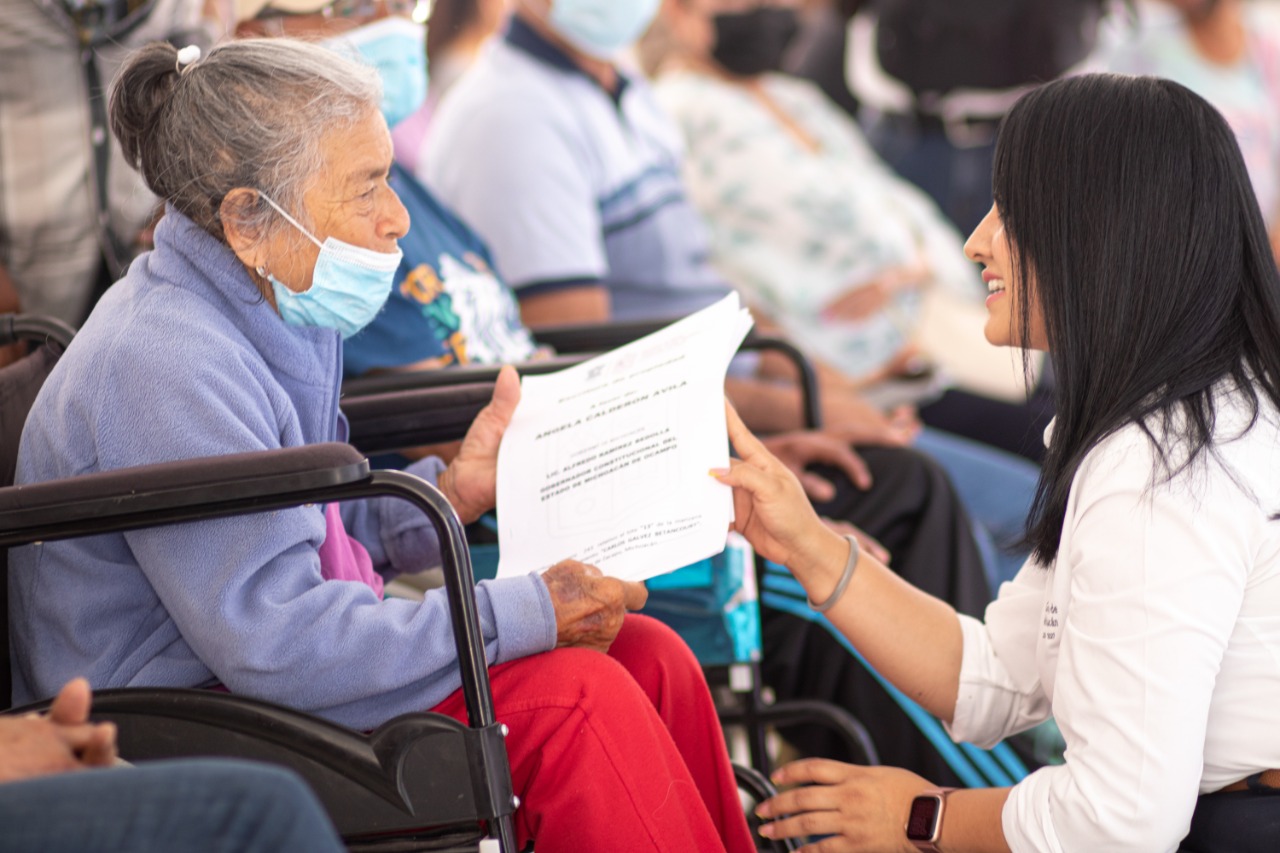 Sedum entrega escrituras a más de 160 familias en Zacapu.