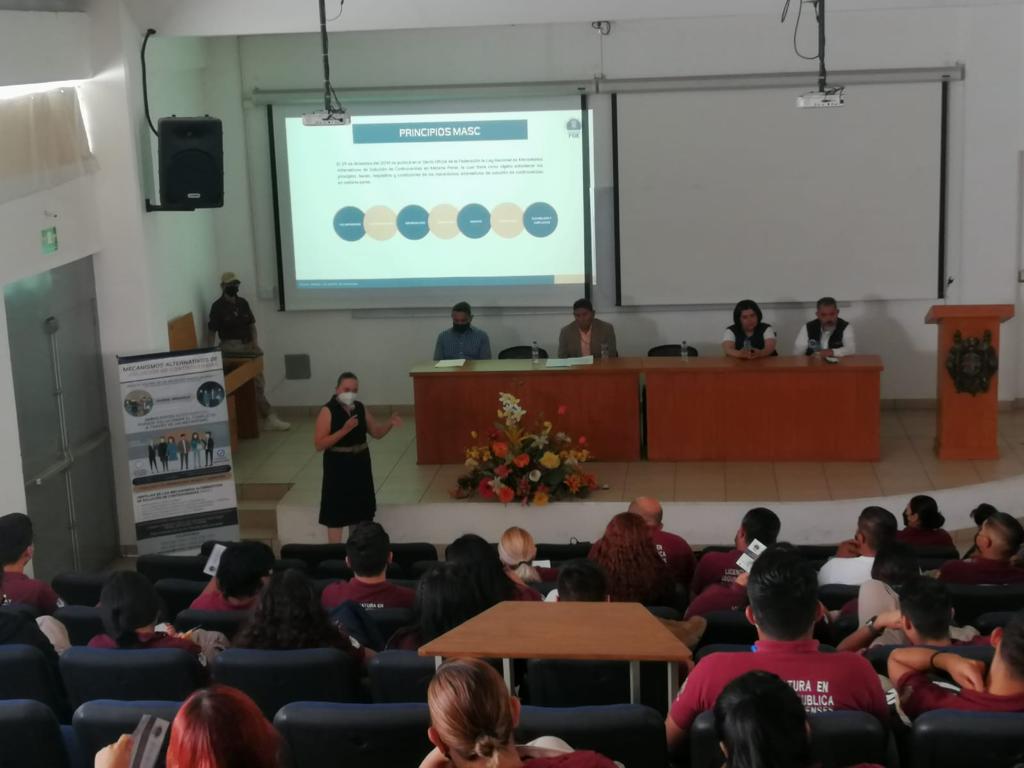 Imparte CMASC charla en materia de Mecanismos Alternativos