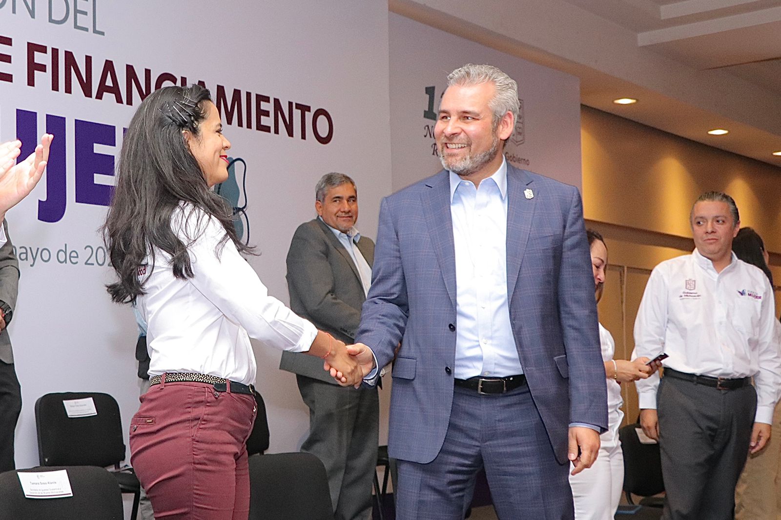 Bedolla presenta Fuerza Mujer, programa que alienta la autonomía económica de las mujeres