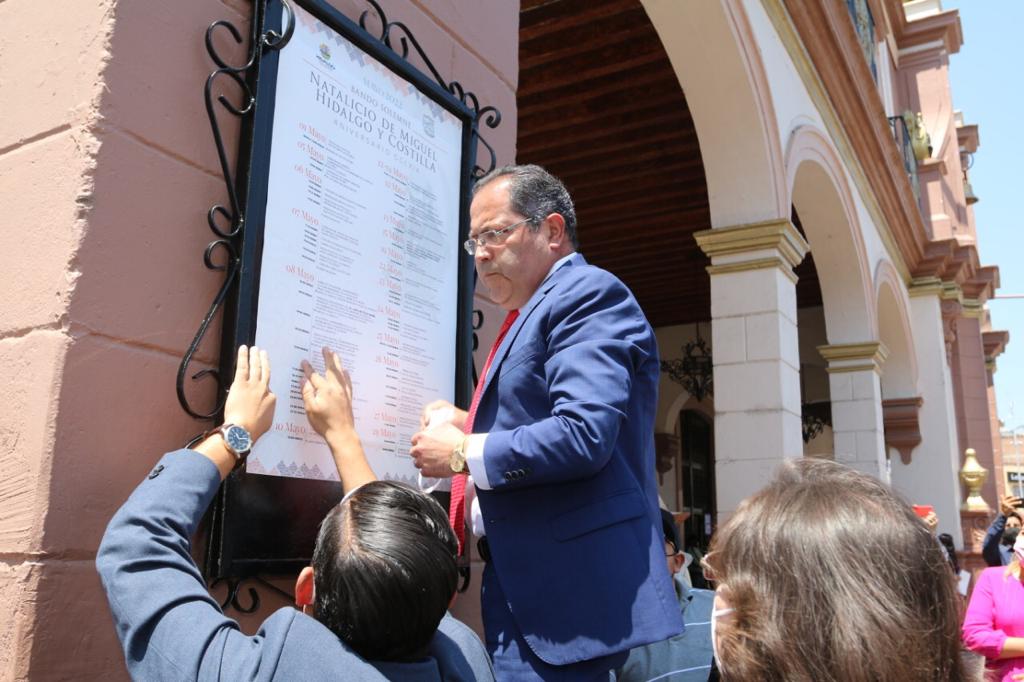 José Luis Téllez, Graciela Guzmán  Autoridades Municipales y educativas  presidieron la ceremonia de fijación del Bando Solemne para conmemorar el CCLIX Aniversario del Natalicio del Don Miguel Hidalgo y Costilla