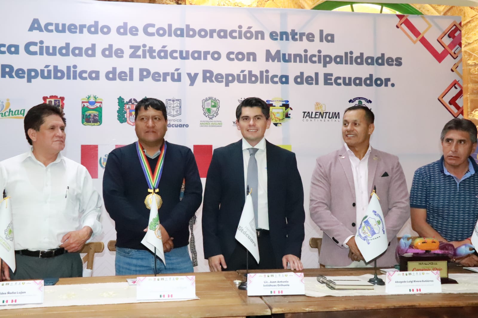 Realiza Ayuntamiento de Zitácuaro, acuerdo de hermanamiento con Ecuador y Perú