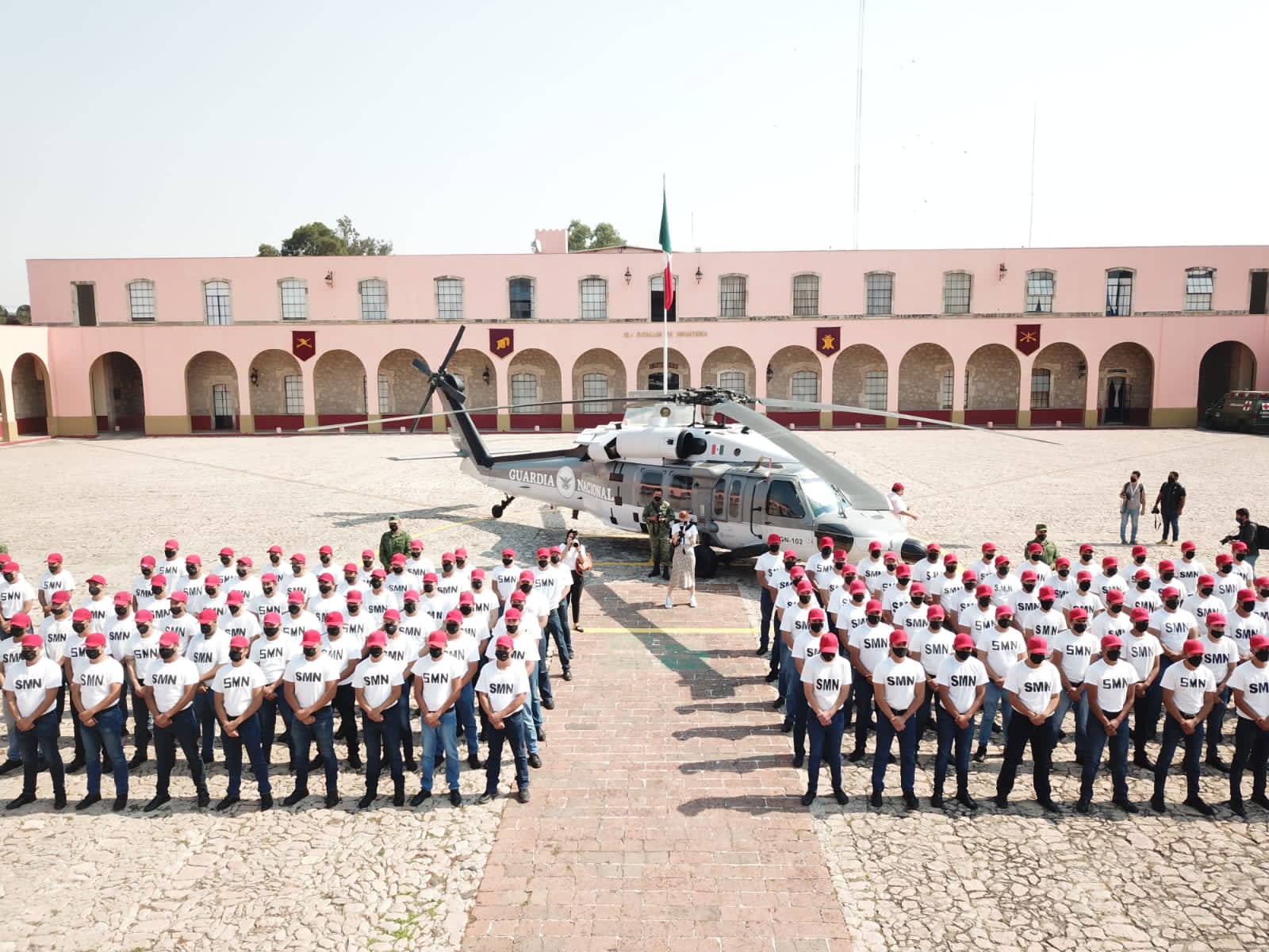 Con motivo de la conmemoración del CLX Aniversario de la Batalla de Puebla 300 jóvenes realizaron la protesta de Bandera