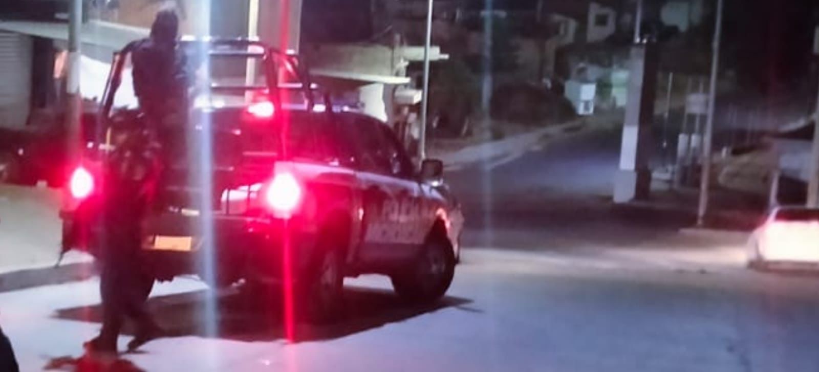 Atiende SSPM llamado ciudadano; Policías son agredidos por personas armadas.