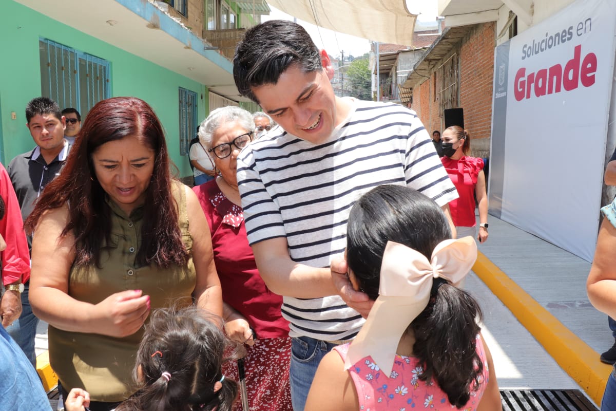 Entrega Toño Ixtláhuac remodelación de andador e inicia pavimentación en la Colonia Lázaro Cárdenas 