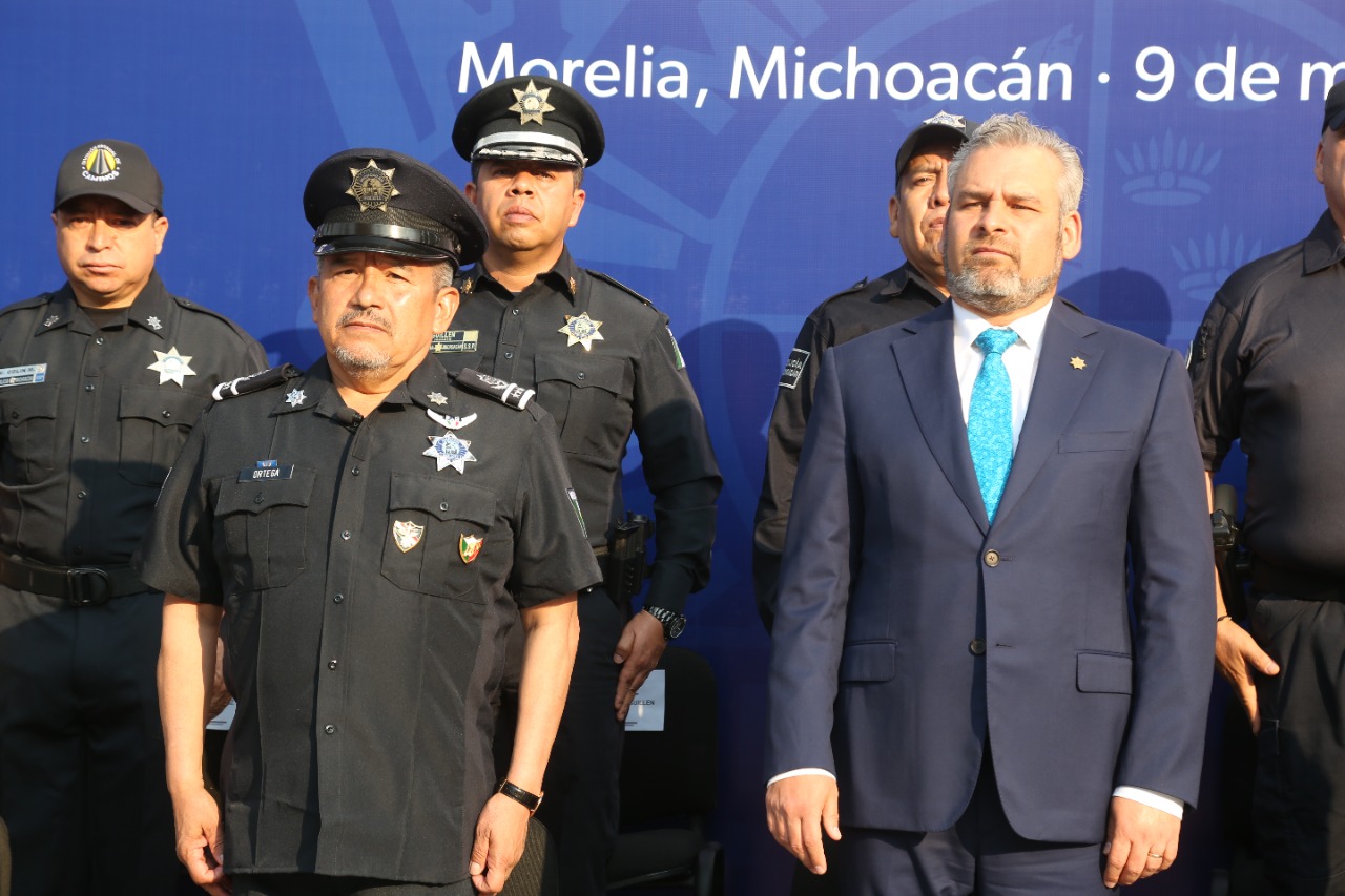 Encabeza gobernador del estado pase de revista de la Policía Michoacán.