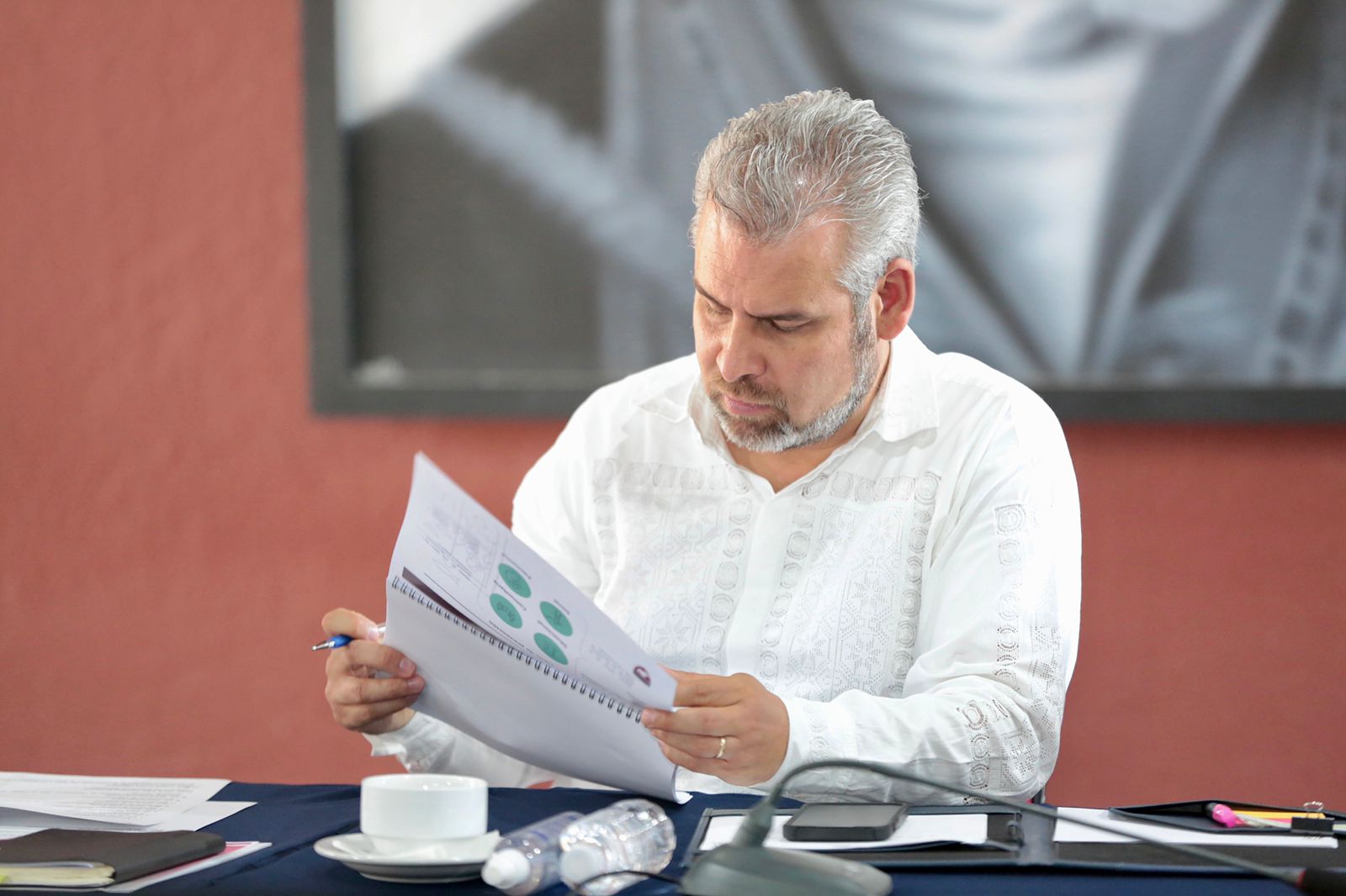 Presentan a Bedolla avances de la agenda Barrio Bienestar para preservar la paz en municipios.