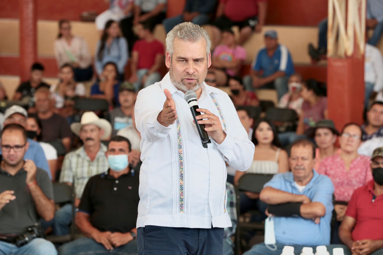 En Aguililla trabajamos por la recuperación productiva agrícola y ganadera: Bedolla.