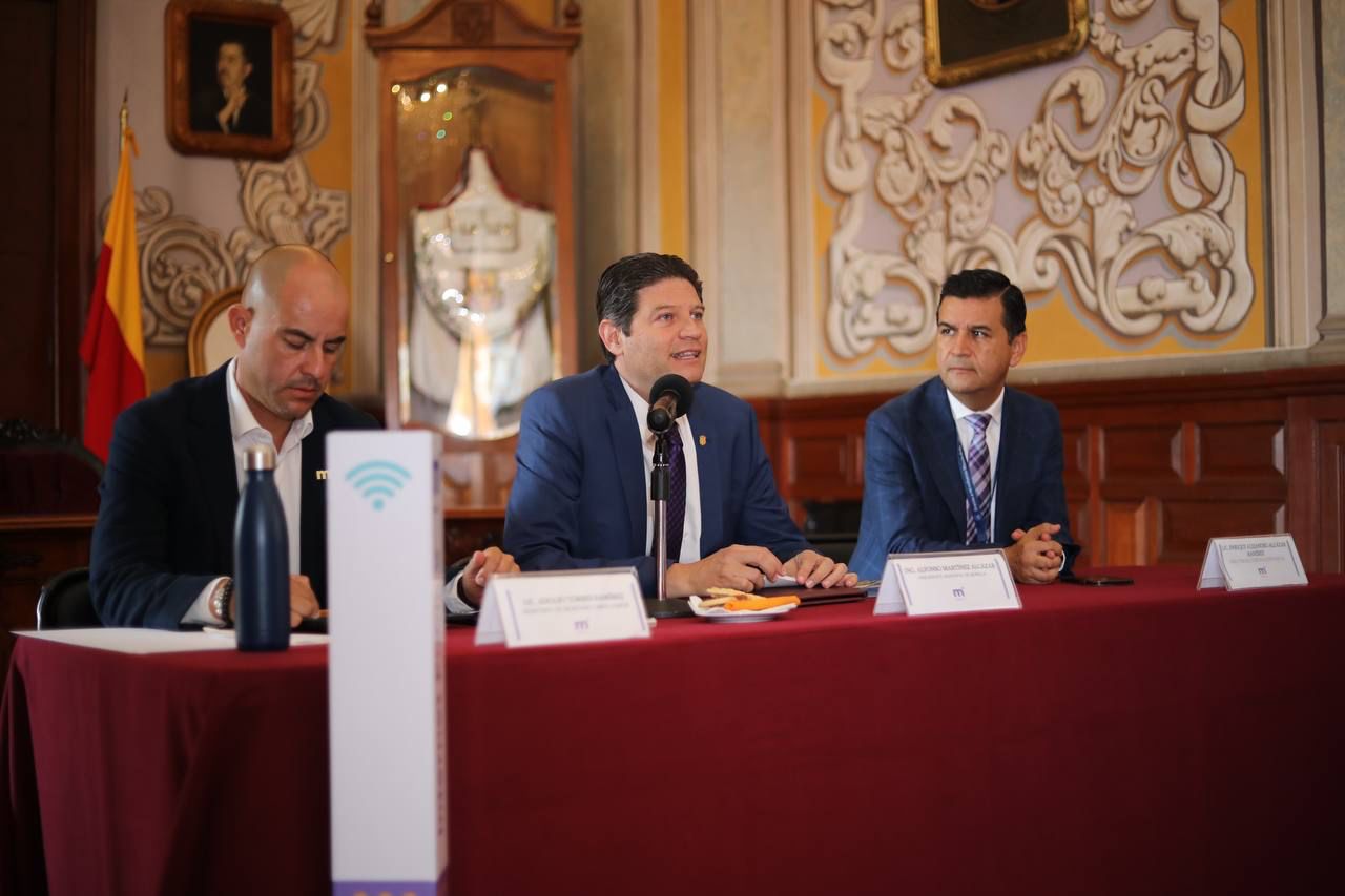 Anuncia Alfonso Martínez ambicioso programa de acceso a internet.