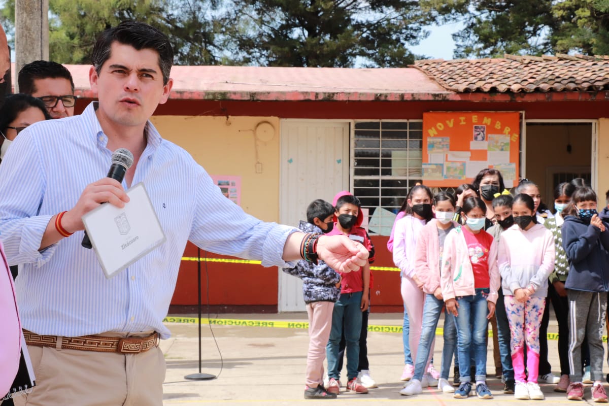 Inicia Toño Ixtláhuac importantes obras en la región otomí del municipio