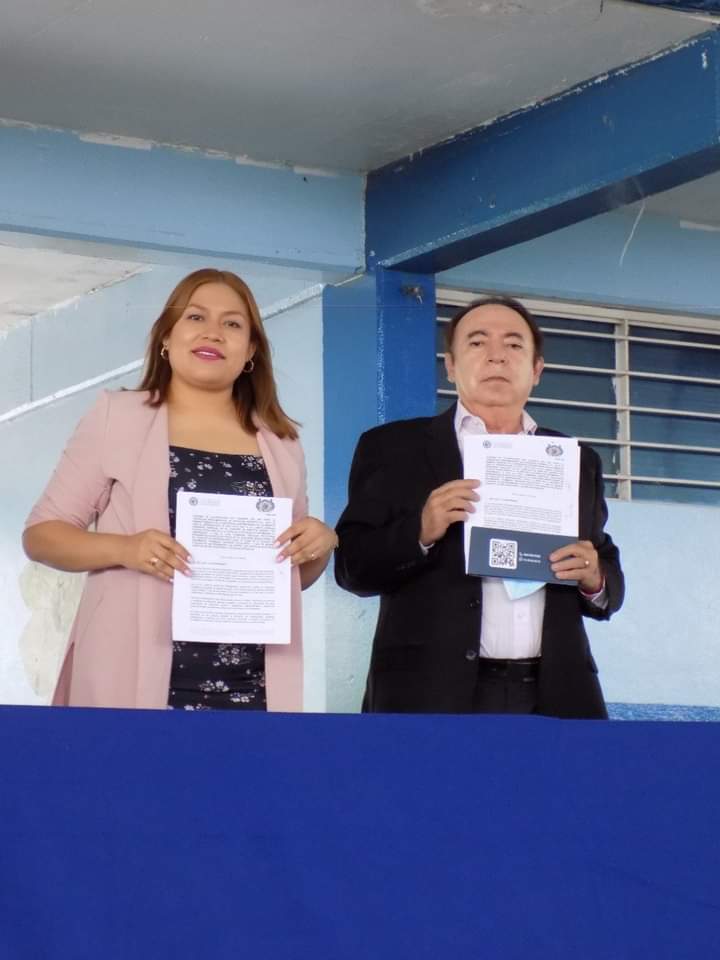 Beneficioso convenio de colaboración que firma Prepa Taximaroa con la UNICLA