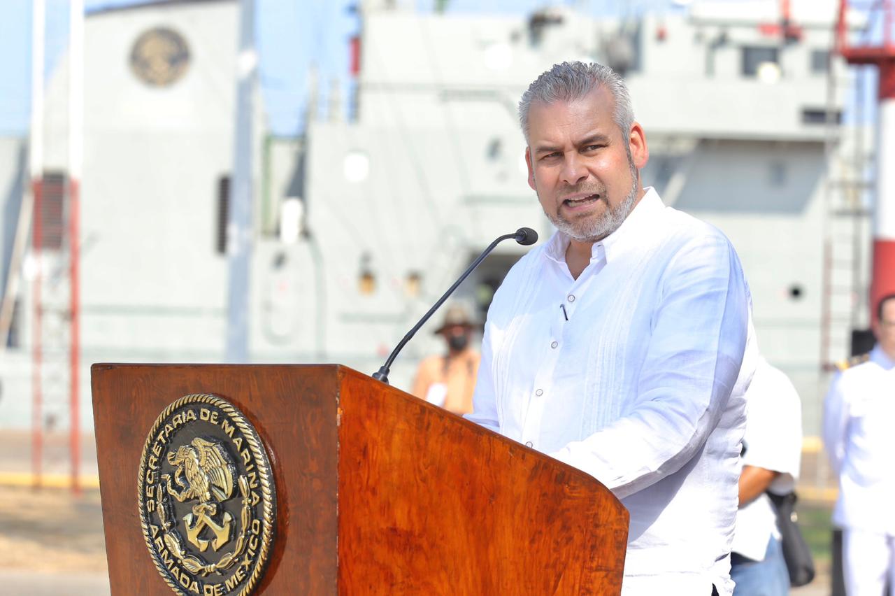 Conmemora Bedolla Día de la Marina Nacional.