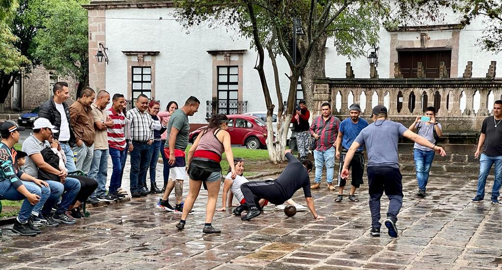 Policía Turística desarrolla actividad vivencial del tradicional Juego de Pelota.