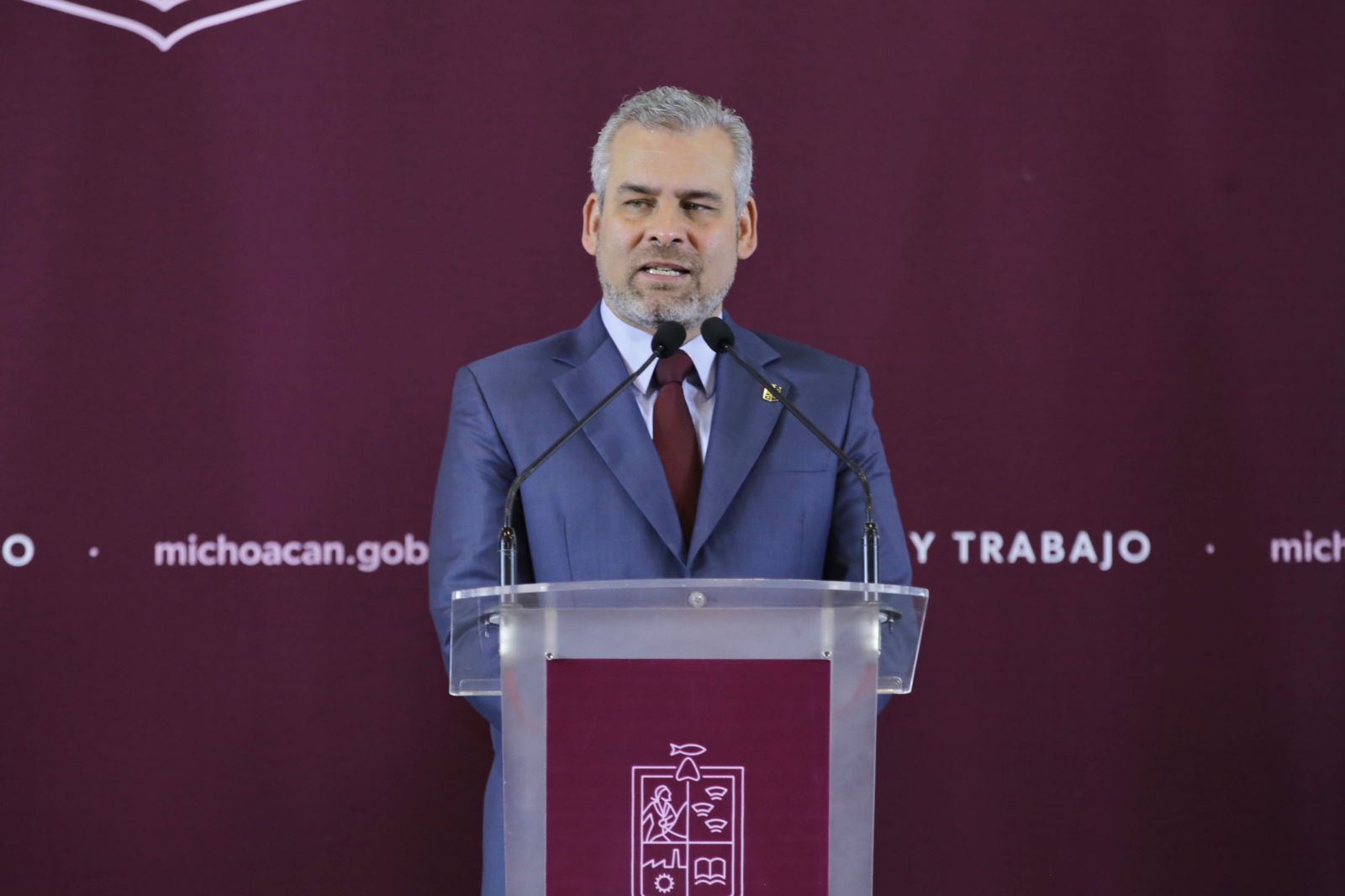Gobierno de Michoacán busca sancionar a empresa por incumplimiento en distribuidor vial.
