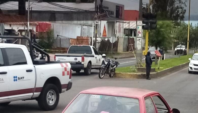 Presuntos delincuentes que portaban armas largas intentaron asaltar un negocio de forma violenta, pero Policía la Michoacán llegó y evitó el hurto