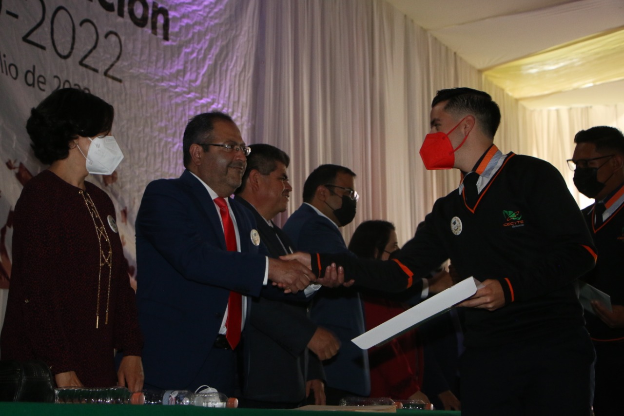 José Luis Téllez presidió la ceremonia de clausura de la generación 2019-2022 y fin de curso del ciclo escolar 2021-2022 del CECYTEM Plantel 17 Ciudad Hidalgo