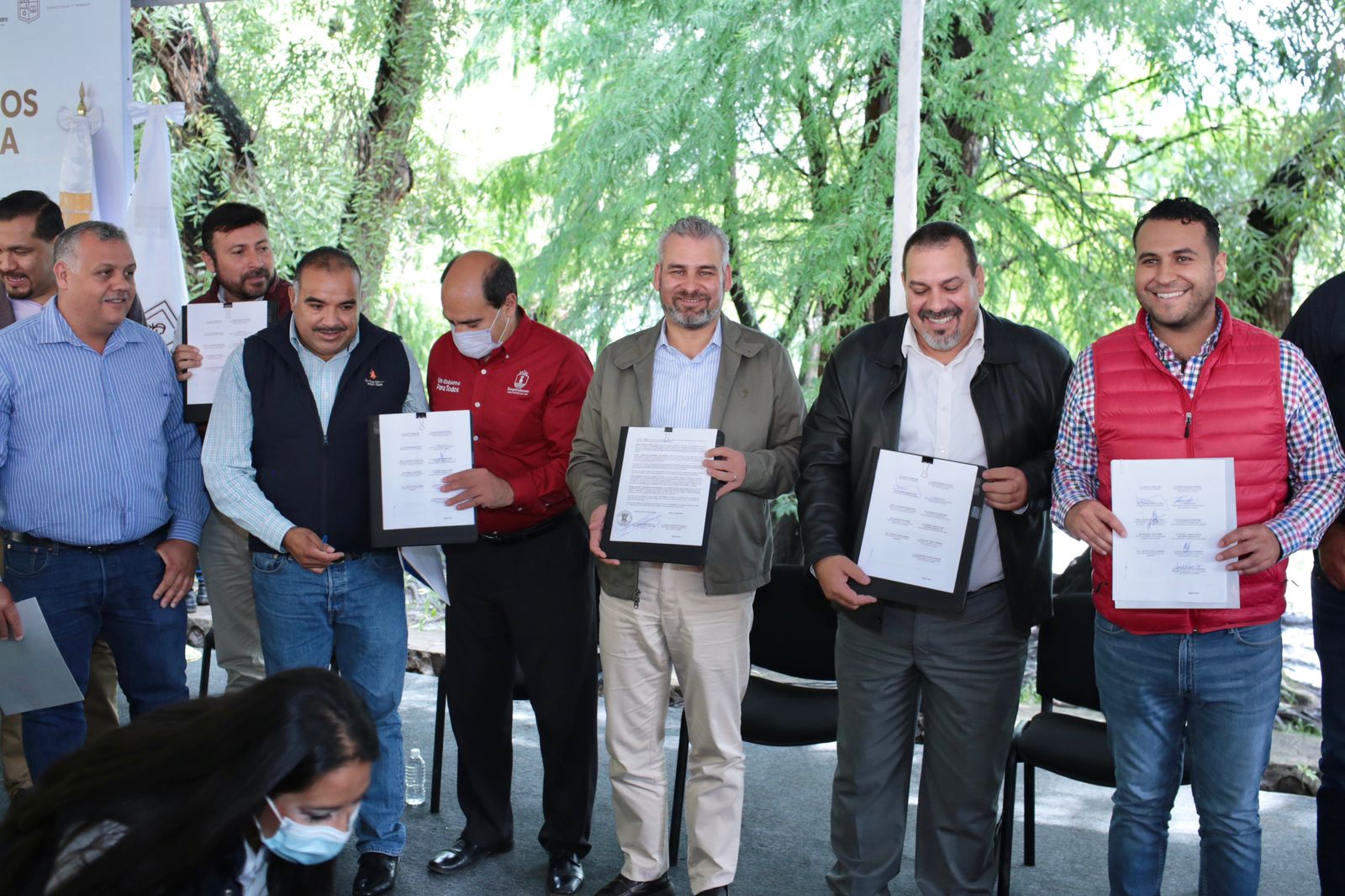 Bedolla firma convenio con Ayuntamientos y UMSNH para preservar la Cuenca del Duero