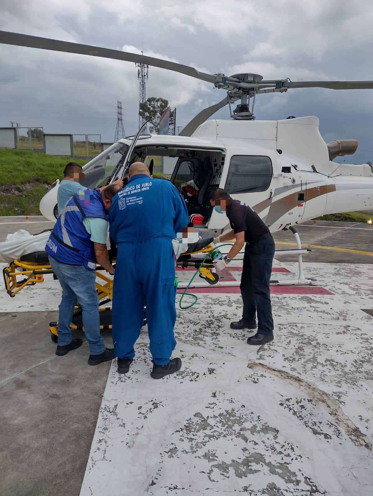 SSP traslada vía aérea a persona al hospital Civil, tras accidente en Huetamo