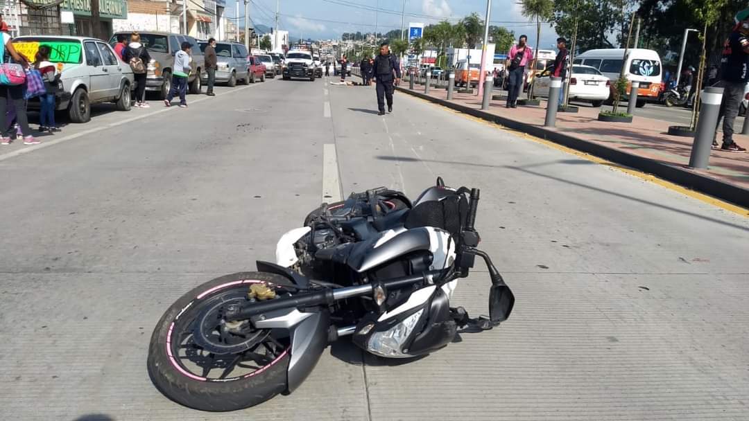 Un motocicletas perdió la vida al participar en un choque contra una camioneta