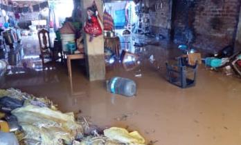 SSP realiza trabajos de limpieza para habilitar viviendas afectadas por las lluvias, en Tangancícuaro