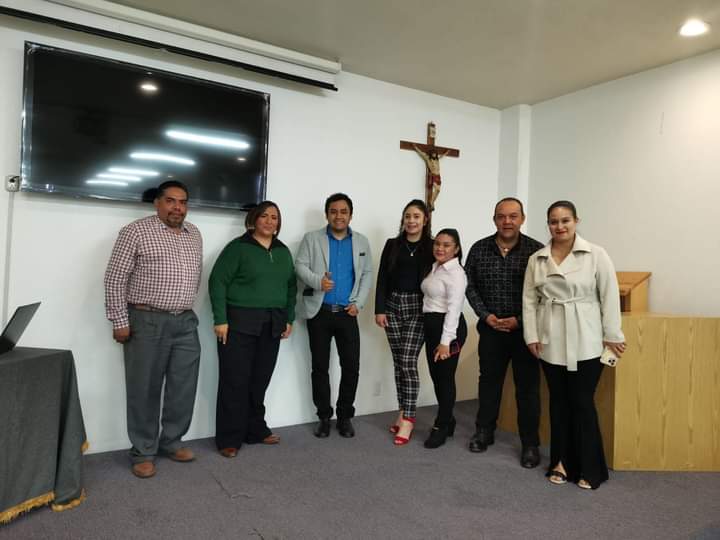Alumnos de la UVAQ entregan 12 mil 950 pesos a la Asociación de Enfermos del Riñón
