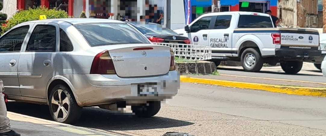 Localizan un automóvil en la Av. Morelos de Cd. Hidalgo con sangre en su interior