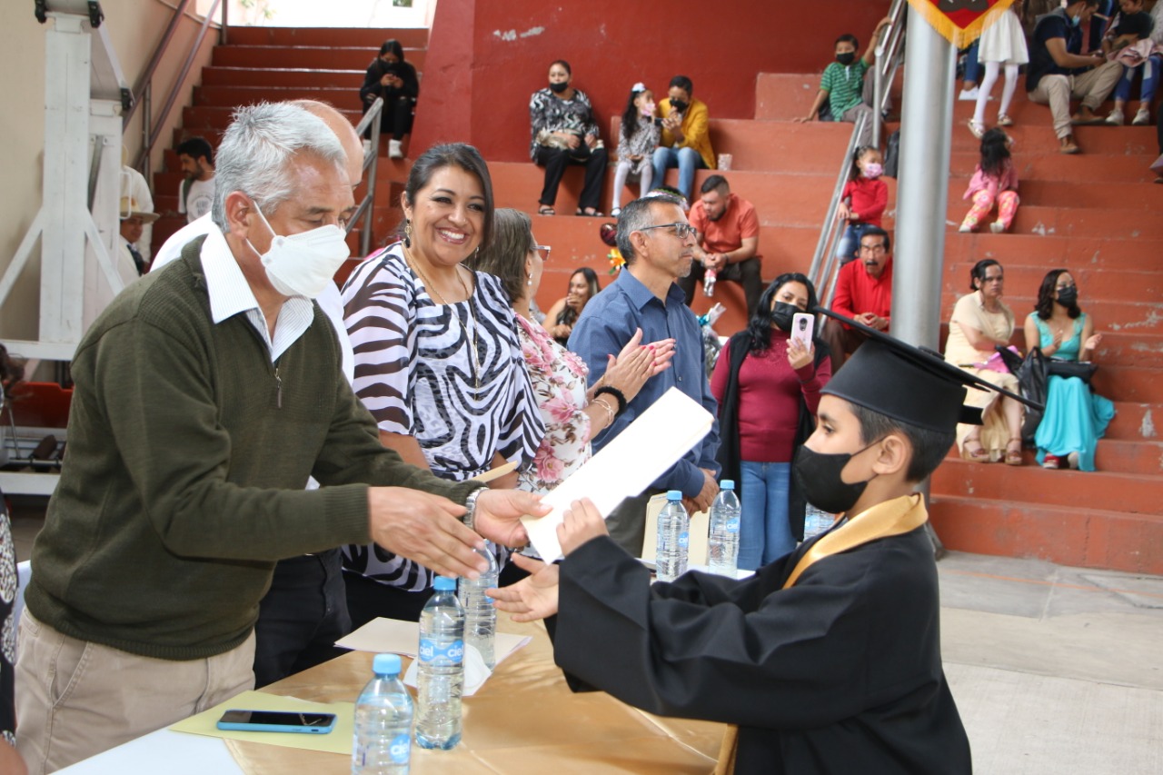 Héctor Trejo Patiño asistió a la ceremonia de clausura del ciclo escolar 2021-2011 y de la generación 2016-2022 de la Escuela Primaria Josefa Ortiz de Dominguez Turno Vespertino