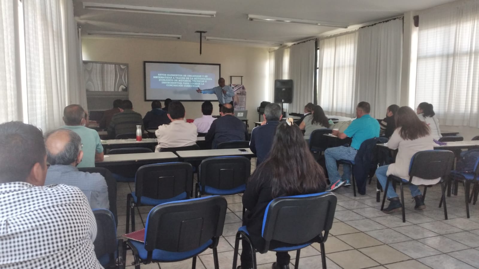 En Prepa Taximaroa con gran participación de docentes se realizó el curso taller