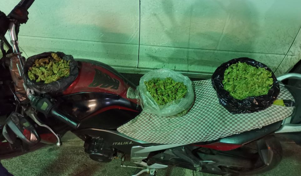En labores de Blindaje Morelia, SSP detiene a 3 en posesión de 490 gramos de marihuana y un vehículo