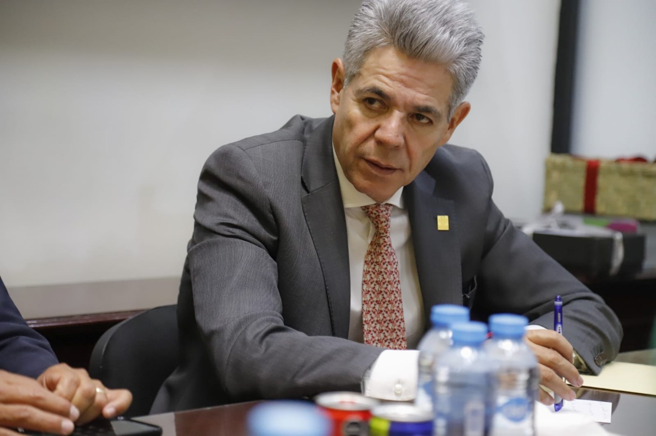 Refinanciamiento con Caja de Cristal para transparentar: Hernández Peña