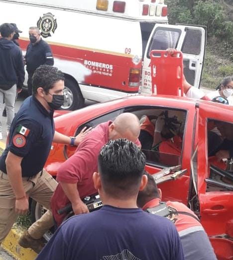 Gracias a Equipo Hidráulico Bomberos de Zitácuaro rescataron a una persona lesionada