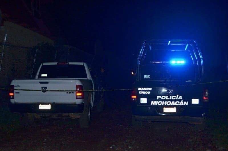 Mientras convivían en una fiesta, un hombre al calor de las copas atacó a balazos a tres hermanos para enseguida huir