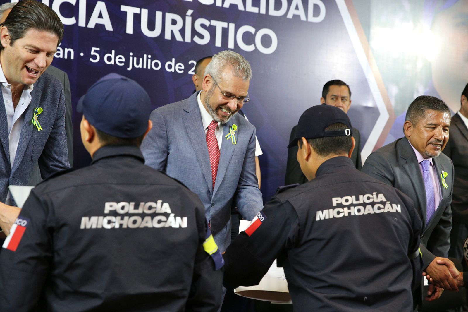 Presenta Bedolla a la Policía Turística especializada.
