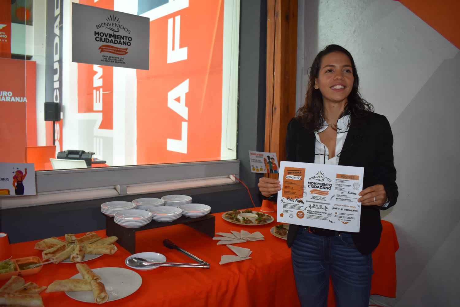 Con un menú fuera de lo ordinario, Andrea Avila presenta la agenda de Movimiento Ciudadano.