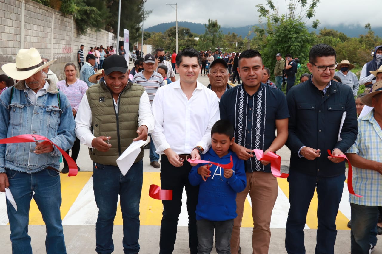 Entrega Toño Ixtláhuac carretera de La Canoa a La Terminal, en Nicolás Romero