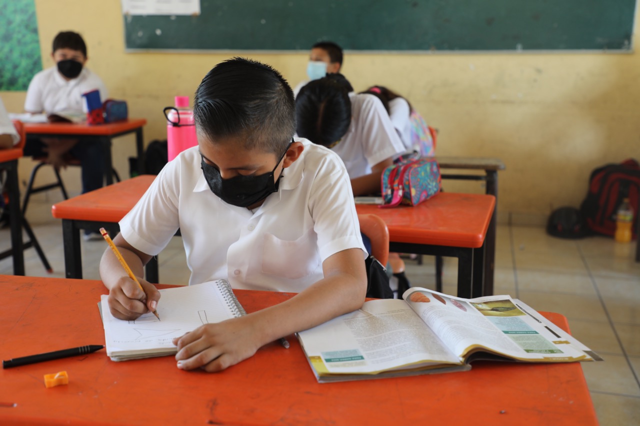 En Michoacán, regresan a las aulas más de un millón 200 mil estudiantes este lunes: SEE