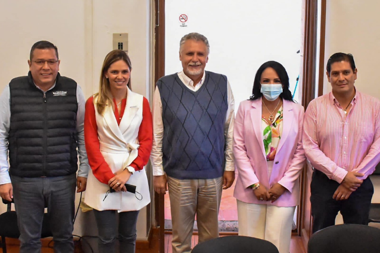 Se reúnen legisladores con titular de SCOP