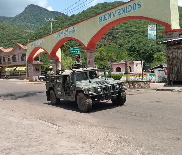 Arriban al municipio de Tuzantla 300 elementos del Ejército Mexicano
