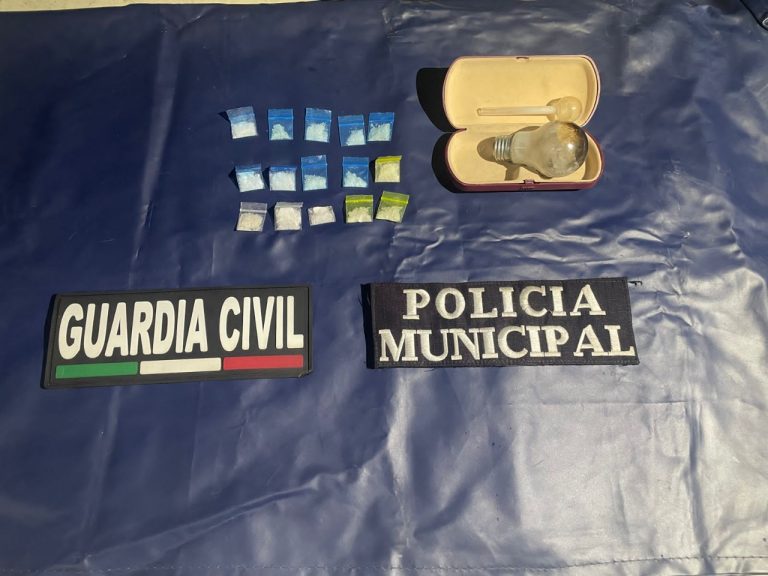 En distintos hechos en Jacona, SSP y Policía Municipal detiene a dos en posesión de 65 dosis de metanfetamina.
