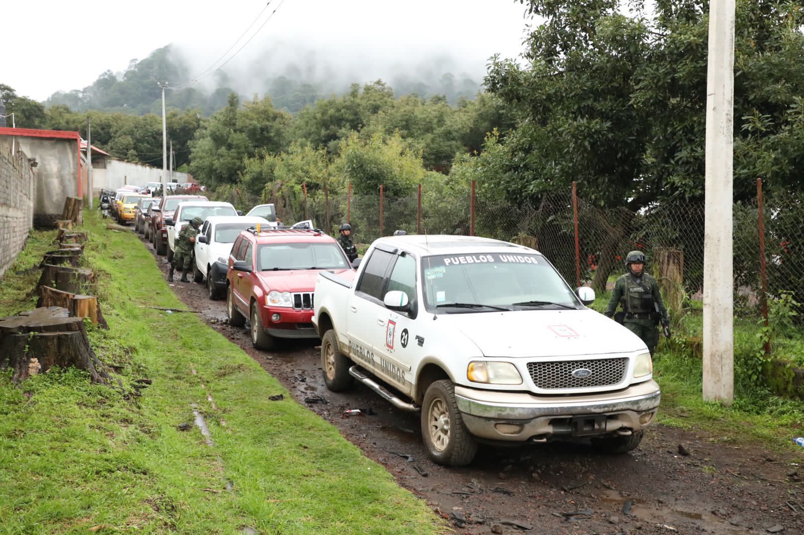 Fuerte golpe a la delincuencia; Sedena, SSP y GN desarticulan célula delictiva con el aseguramiento de 164 personas.