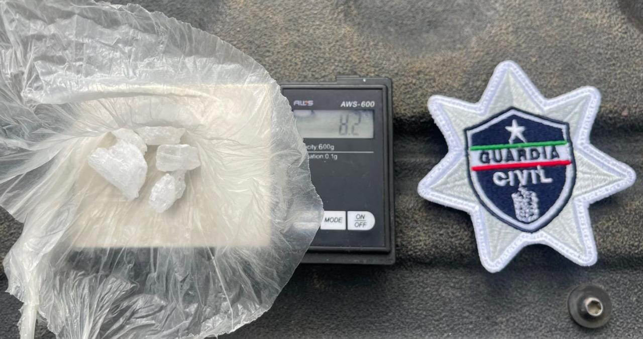 Guardia Civil detiene a tres en posesión de metanfetamina, en Uruapan y Zitácuaro.