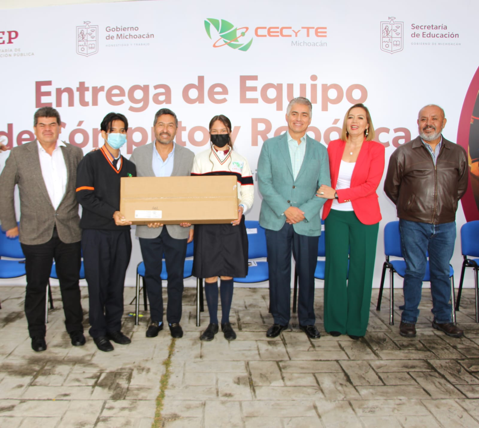 Equipa Cecytem con herramientas tecnológicas a sus 93 planteles